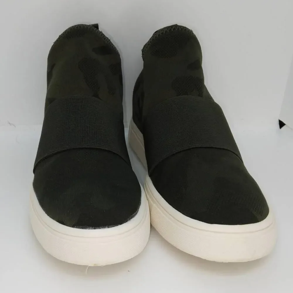 Material Girl Quila Women's Pre-owned Dark Green Camo Sneakers - sz. 6 1/2